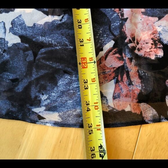 𝅺BCBGENERATION Long Sleeve long Floral Blouse EUC - Picture 5 of 7